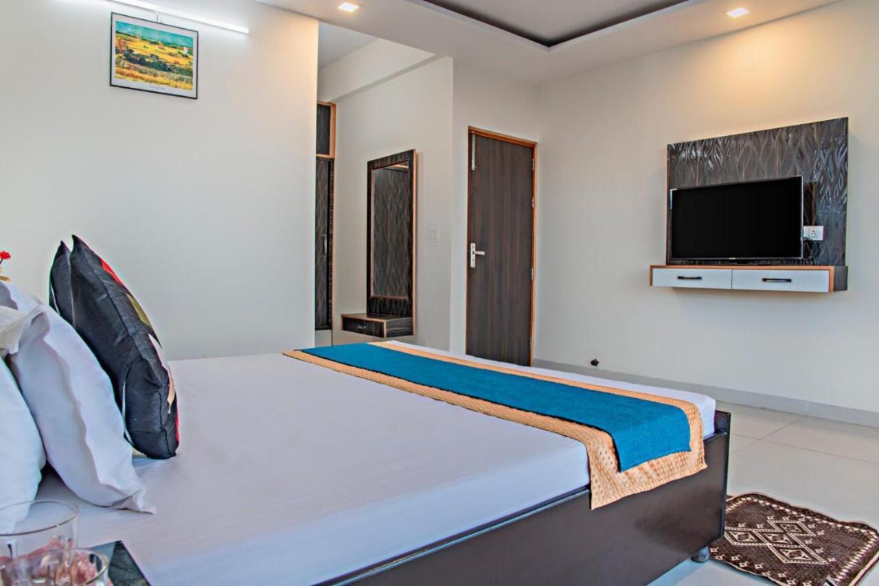 The Western Heights I Serviced Apartments I Pvt Balcony I Lift I Peacefull Area I Family Accomodation I Kasauli I By Exotic Stays Exterior photo